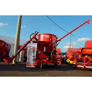 Le broyeur à grains COUZON-MIX pésent sur notre stand au Sommet de l'élevage.